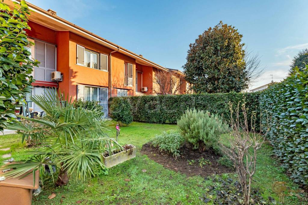 Villa a Schiera in vendita a Garbagnate Milanese via Cadore, 10