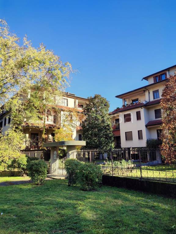 Appartamento in vendita a Monza viale Campania, 66
