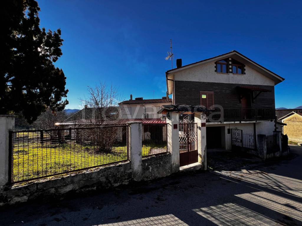 Casa Indipendente in vendita a Pescorocchiano via Castagneta, 16
