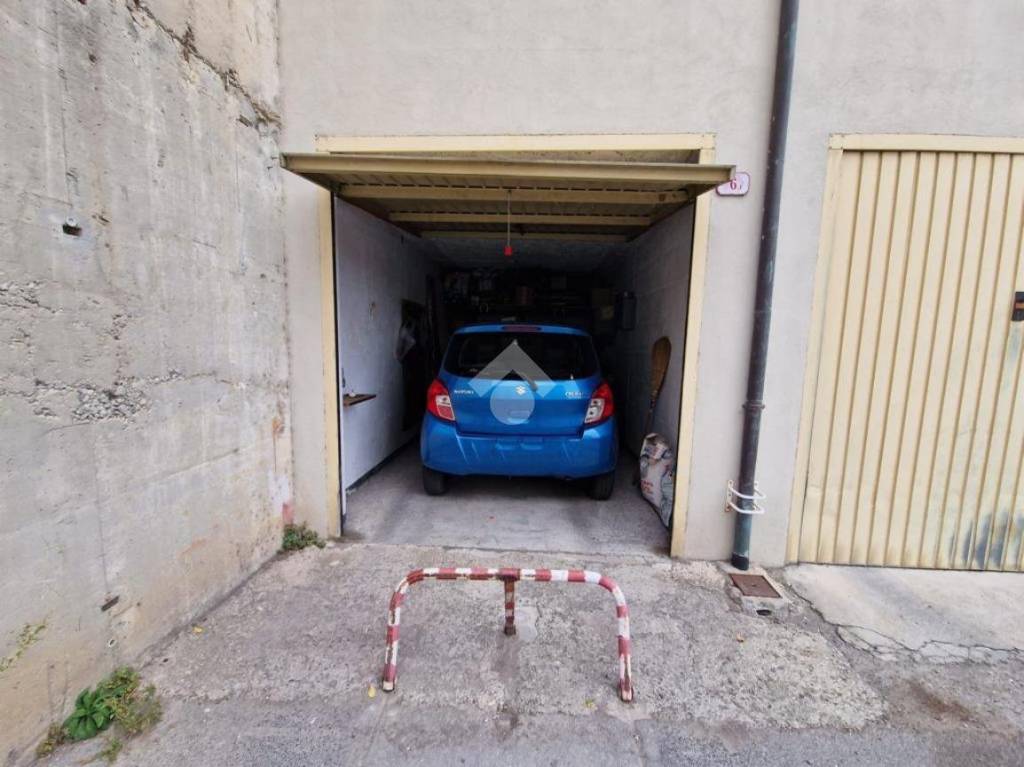 Garage in vendita a Ventimiglia via Eugenio Montale, 6