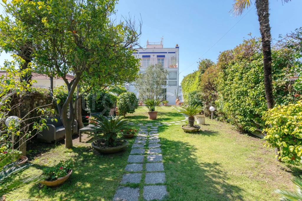 Villa in vendita a Napoli via Posillipo, 66