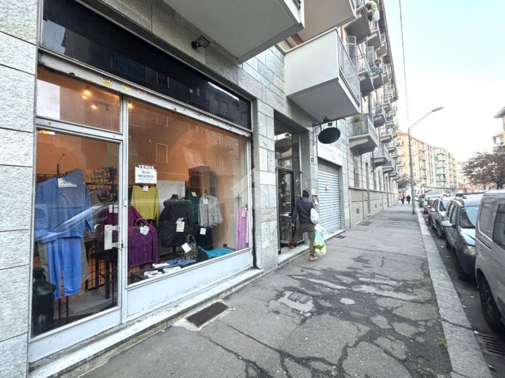 Negozio in vendita a Torino via Bernardino Luini, 67