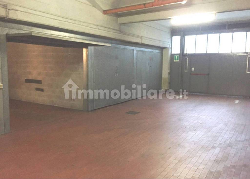 Garage in affitto a Milano corso Vercelli, 60