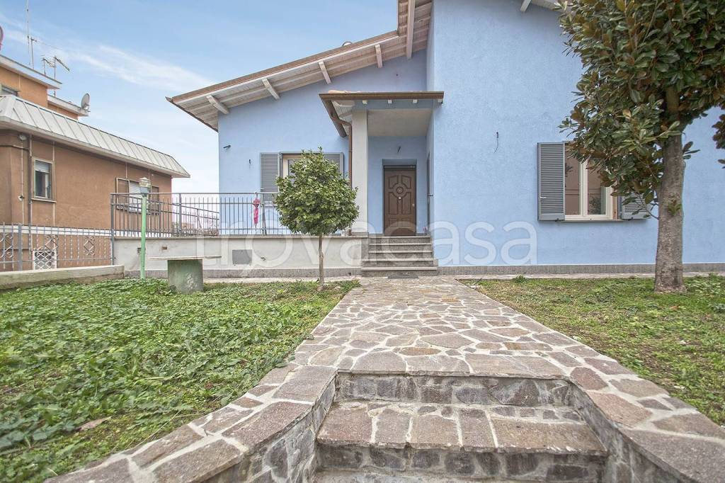 Villa in vendita a Vetralla via Cardinale Farnese