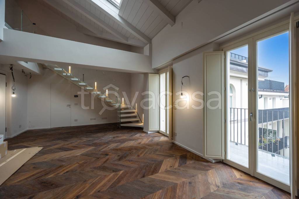 Appartamento in vendita a Torino via XX Settembre, 43