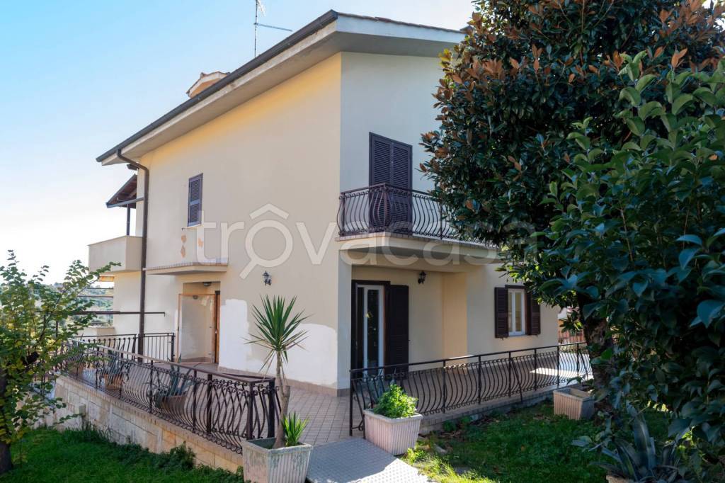 Villa in vendita a Monterotondo via dei Frati Crociferi, 41