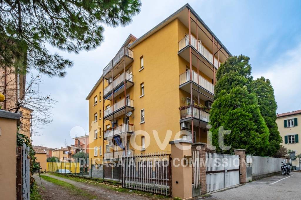 Appartamento in vendita a Bologna via Emilia Levante, 118