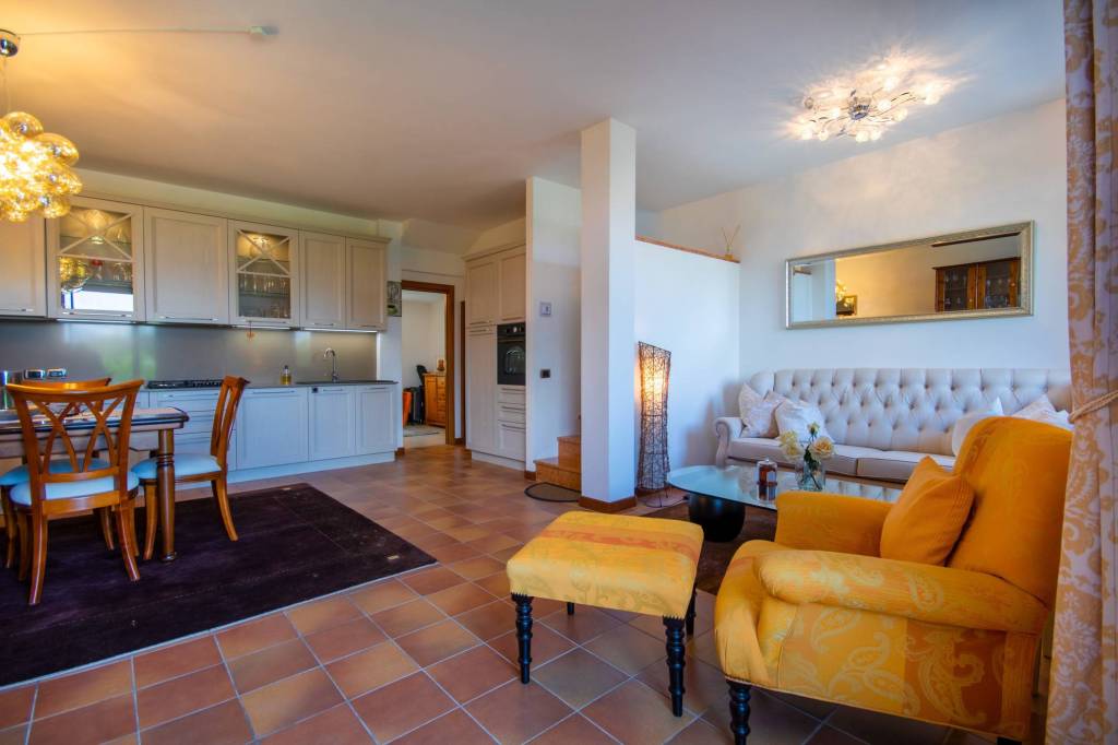 Villa a Schiera in vendita a Torri del Benaco via Bardino