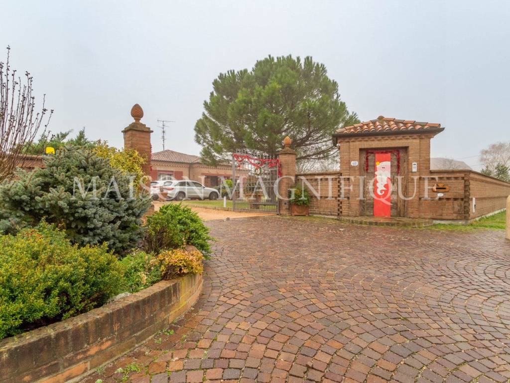 Villa in vendita a Ferrara via Val d'Albero