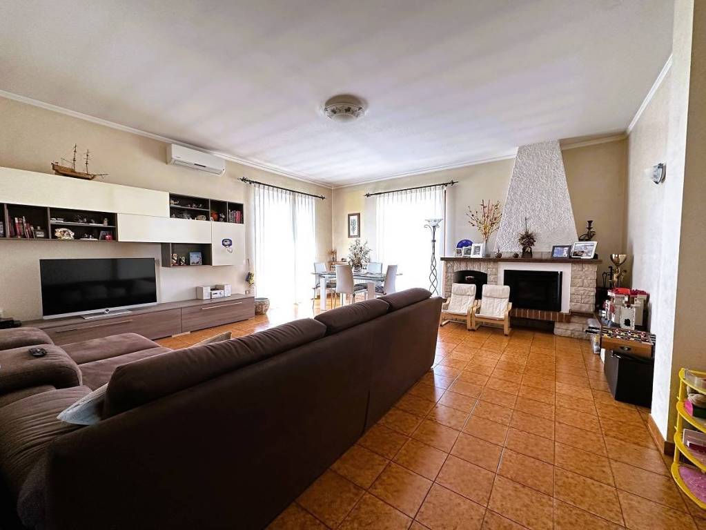 Appartamento in vendita a Senago via Camillo Benso di Cavour, 153