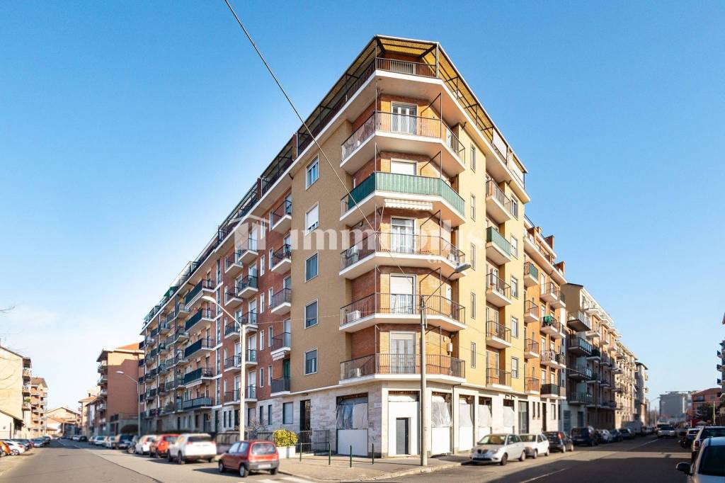 Appartamento in vendita a Torino via La Thuile, 81