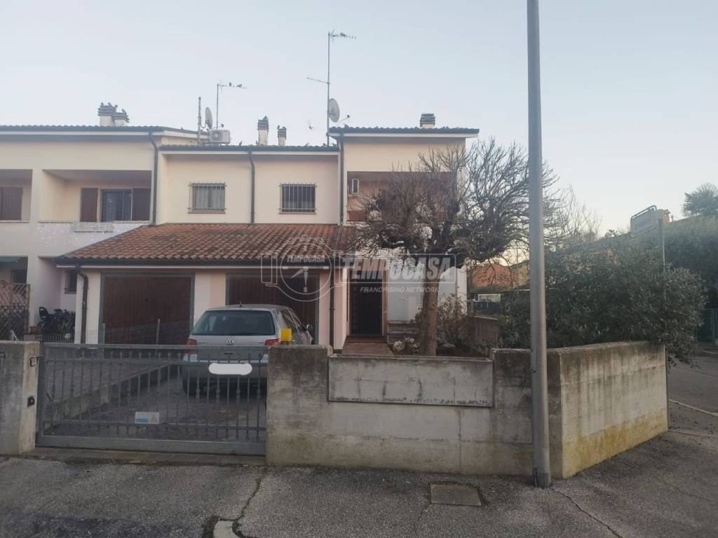 Villa a Schiera in vendita a Budrio via Ercole Graziani
