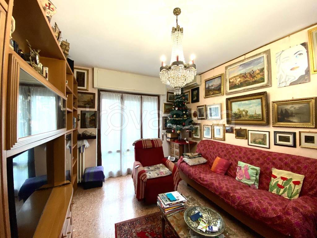 Villa in vendita a Cologno Monzese viale Piemonte, 45