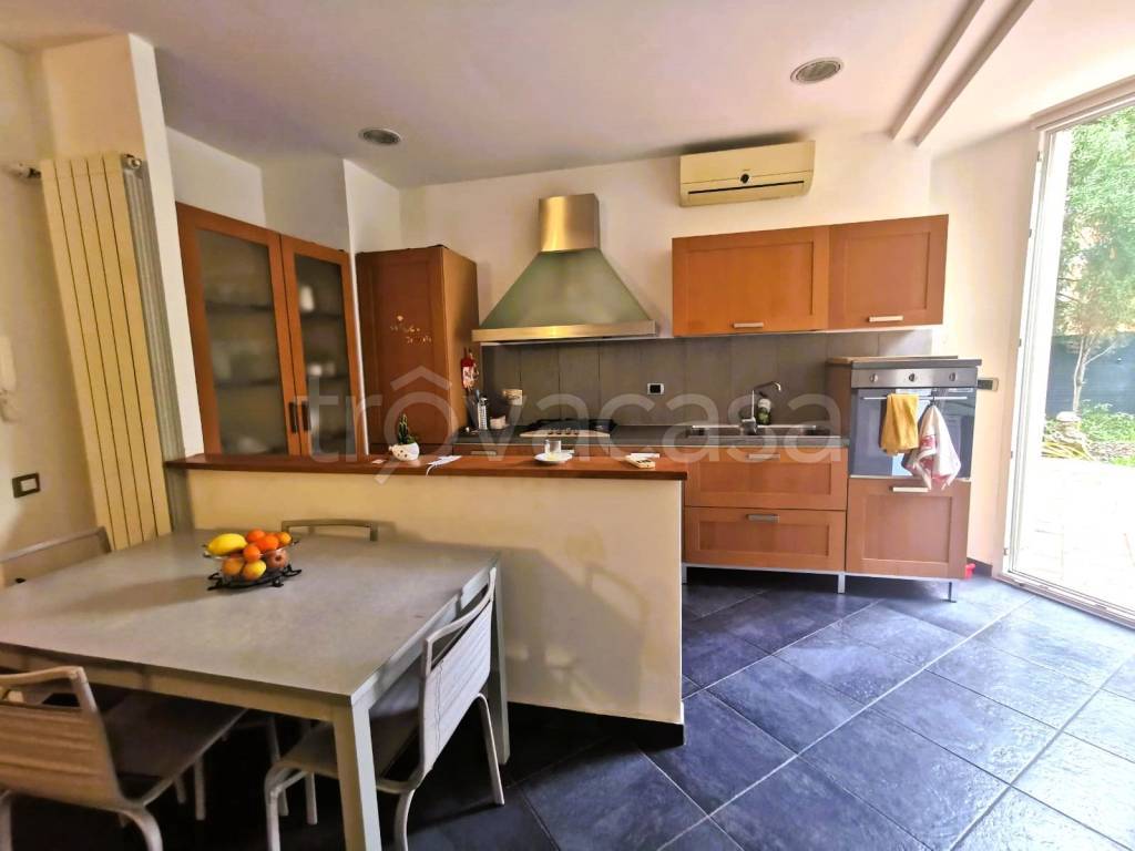 Appartamento in vendita a Roma via di Grottarossa, 55