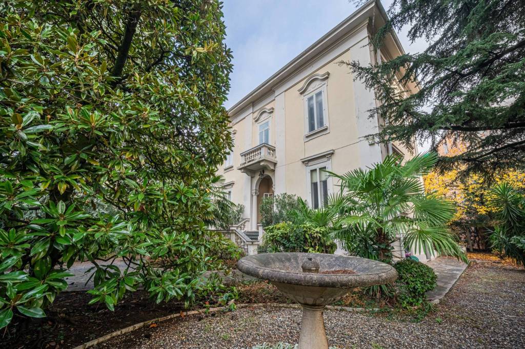 Villa in vendita a Brescia via Antonio Bazzini