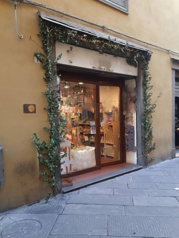 Negozio in affitto a Lucca via Santa Croce, 20
