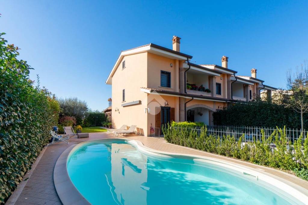 Villa Bifamiliare in vendita a Grottaferrata villa Via di Rocca di Papa, 9