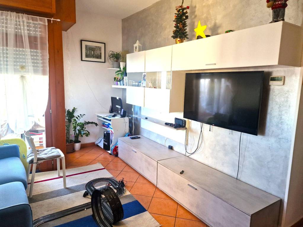 Appartamento in vendita a Milano via Michele Saponaro, 18