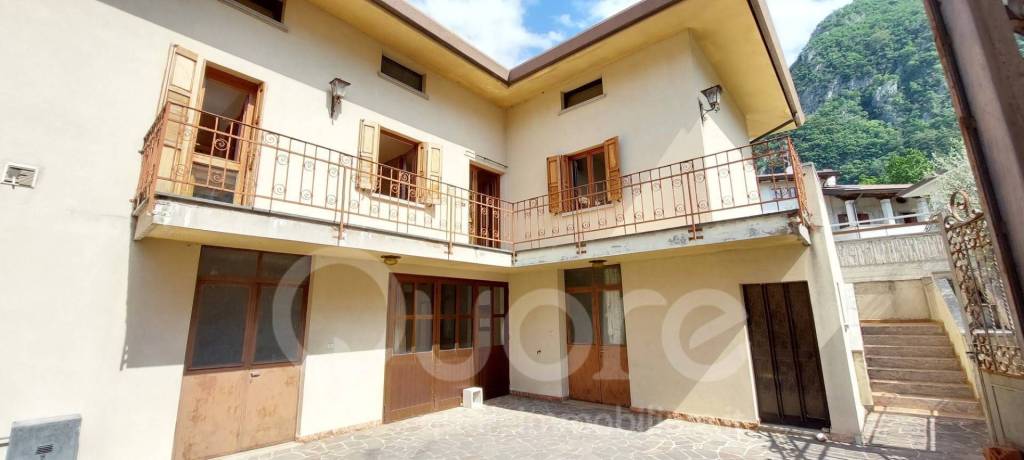Villa a Schiera in vendita a Gemona del Friuli via Godo, 134