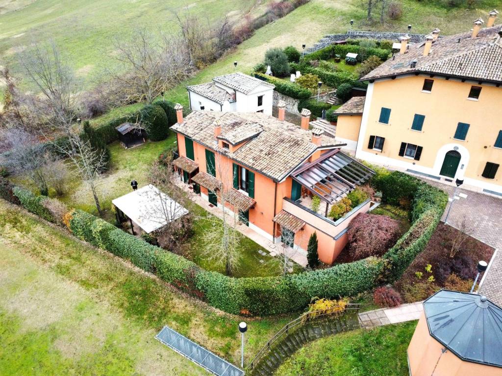 Villa in vendita a Zola Predosa via Fontanella
