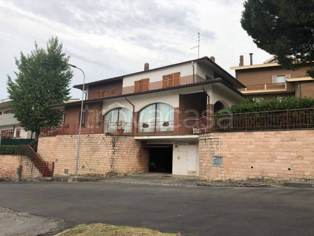 Villa in in vendita da privato a Falconara Marittima via Enrico Fermi, 3