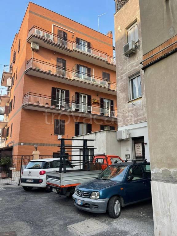 Appartamento in vendita a Roma via Felice De Andreis
