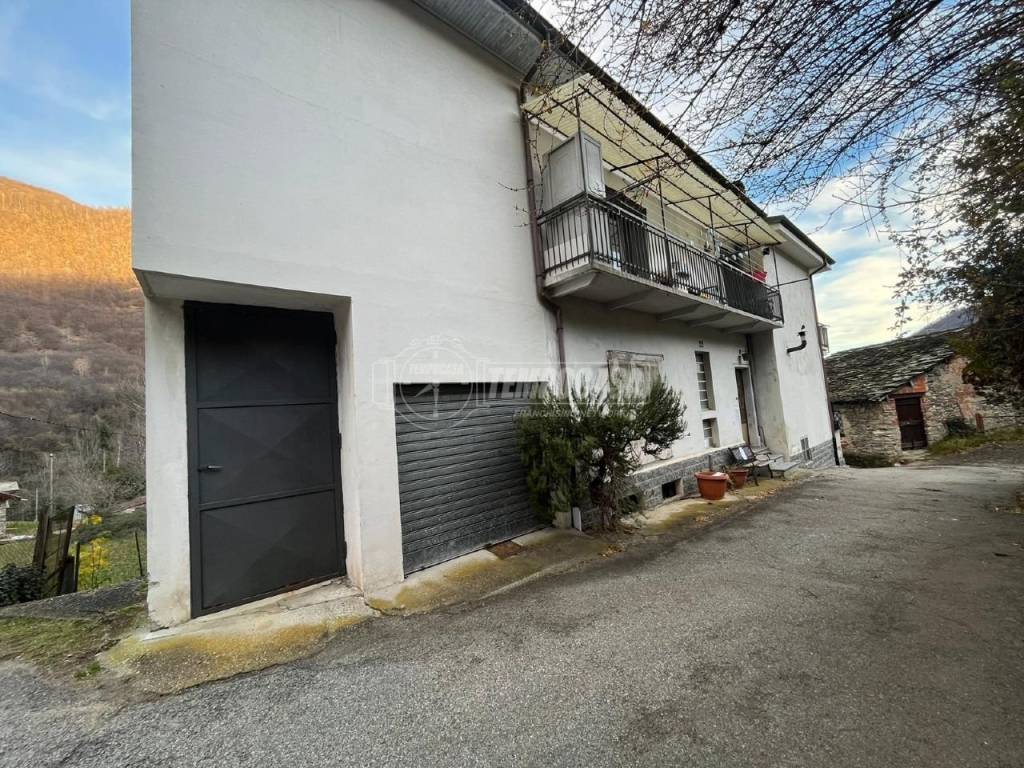 Casa Indipendente in vendita a Pont-Canavese via Pianrastello