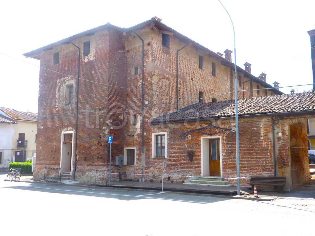 Villa in vendita a Casanova Elvo piazza San Martino