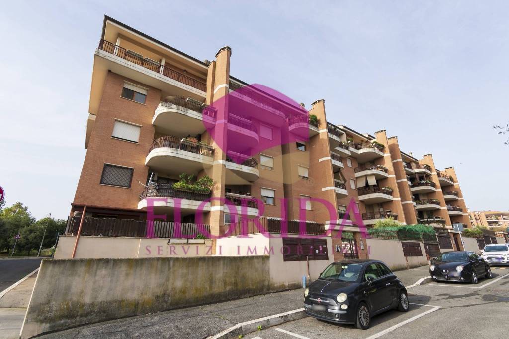 Appartamento in vendita a Pomezia viale Odisseo