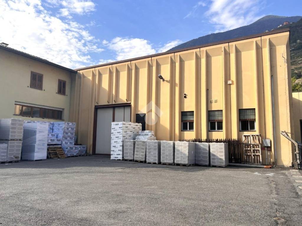 Capannone Industriale in affitto a Castione Andevenno via del Piano, 33