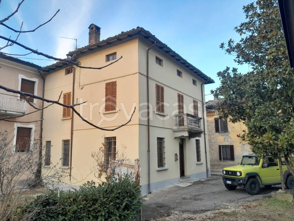 Casa Indipendente in vendita a Castell'Arquato via Alessandro Manzoni
