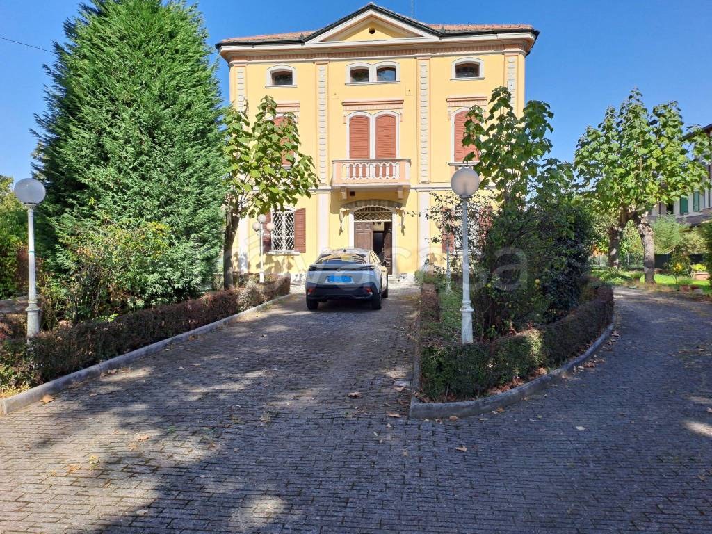 Villa in vendita a Carpi via Due Ponti