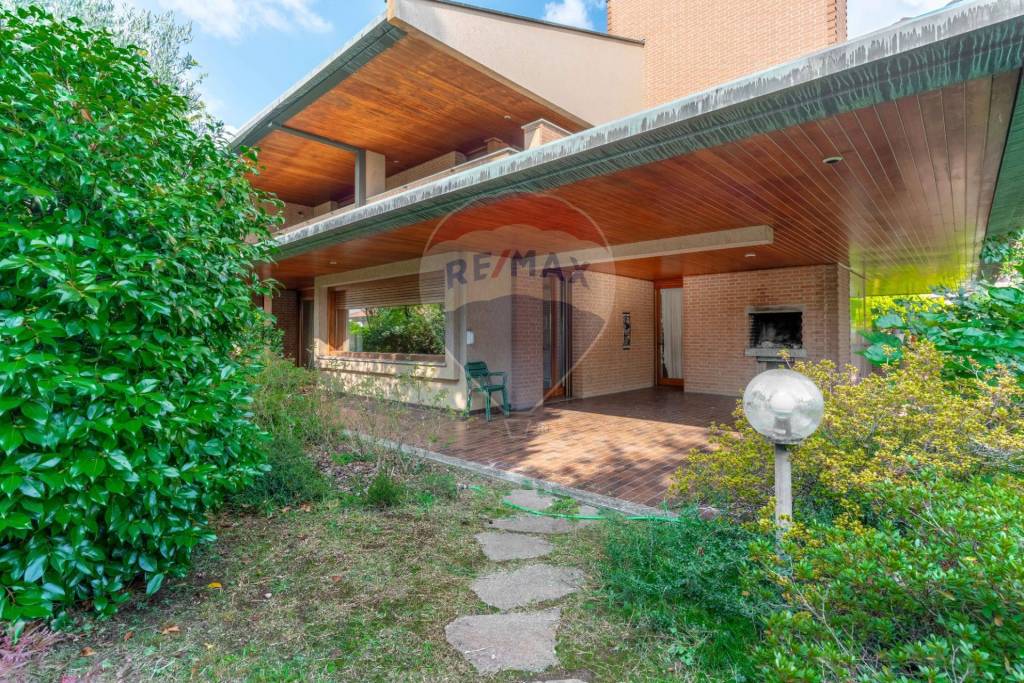 Villa a Schiera in vendita a Gorla Minore via Aliprandi, 87
