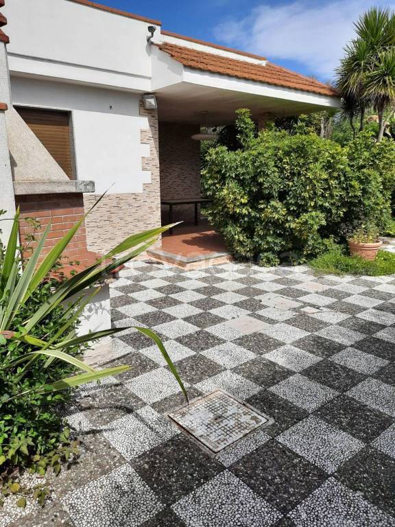 Villa in vendita a Leporano via Corsica, 5