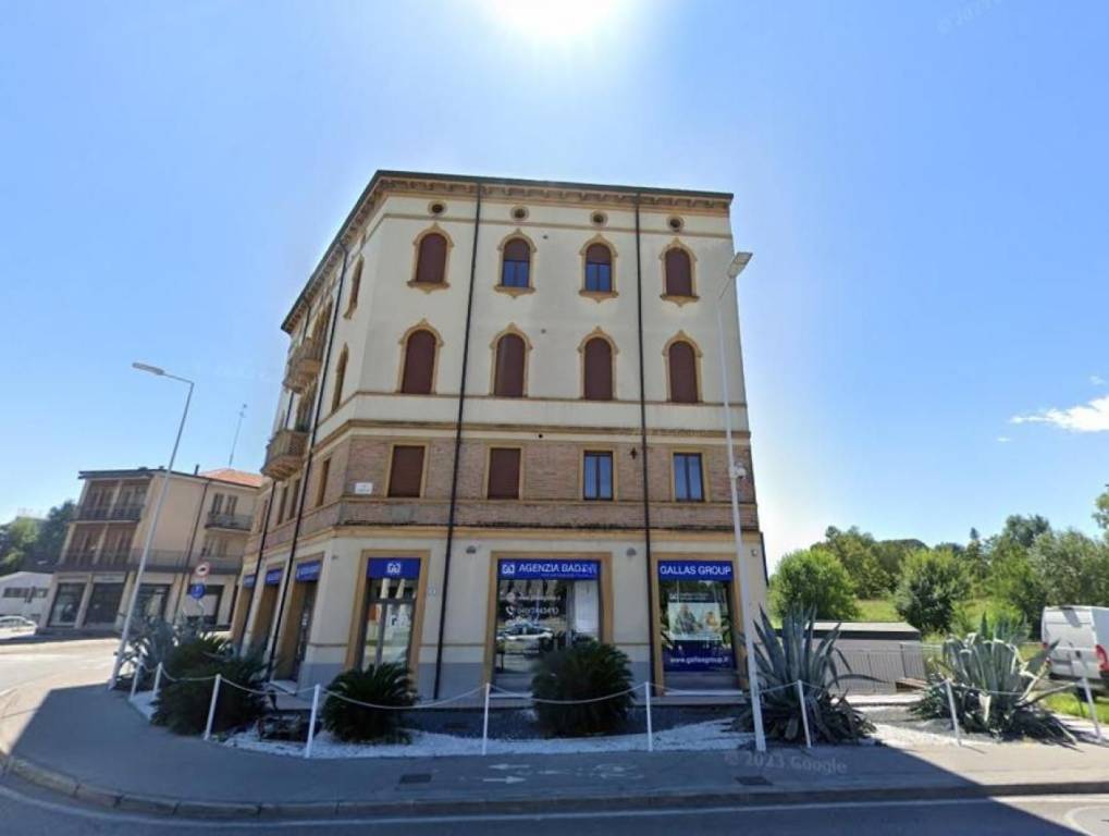 Negozio in vendita a Padova via Venezia angolo Via Fistomba