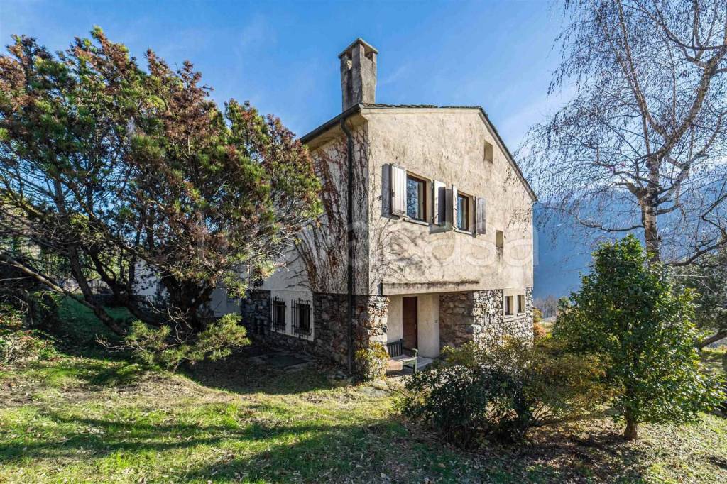 Villa in vendita a Tresivio via Santa Casa