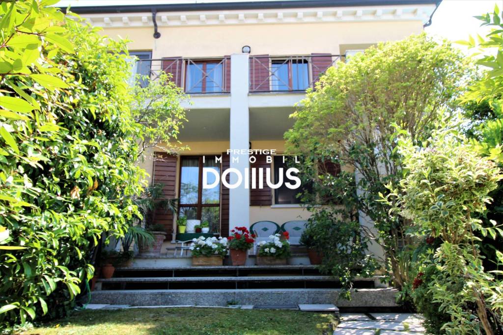 Villa a Schiera in vendita a Desenzano del Garda via Tito Speri