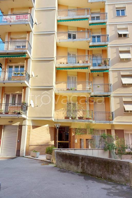 Appartamento in vendita a Genova via Bolzaneto, 52