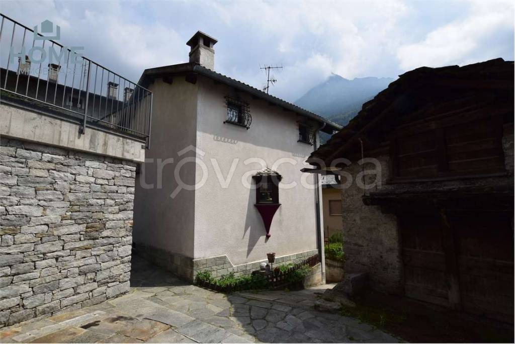 Casa Indipendente in vendita a Villa di Chiavenna via Case Foratti, 1