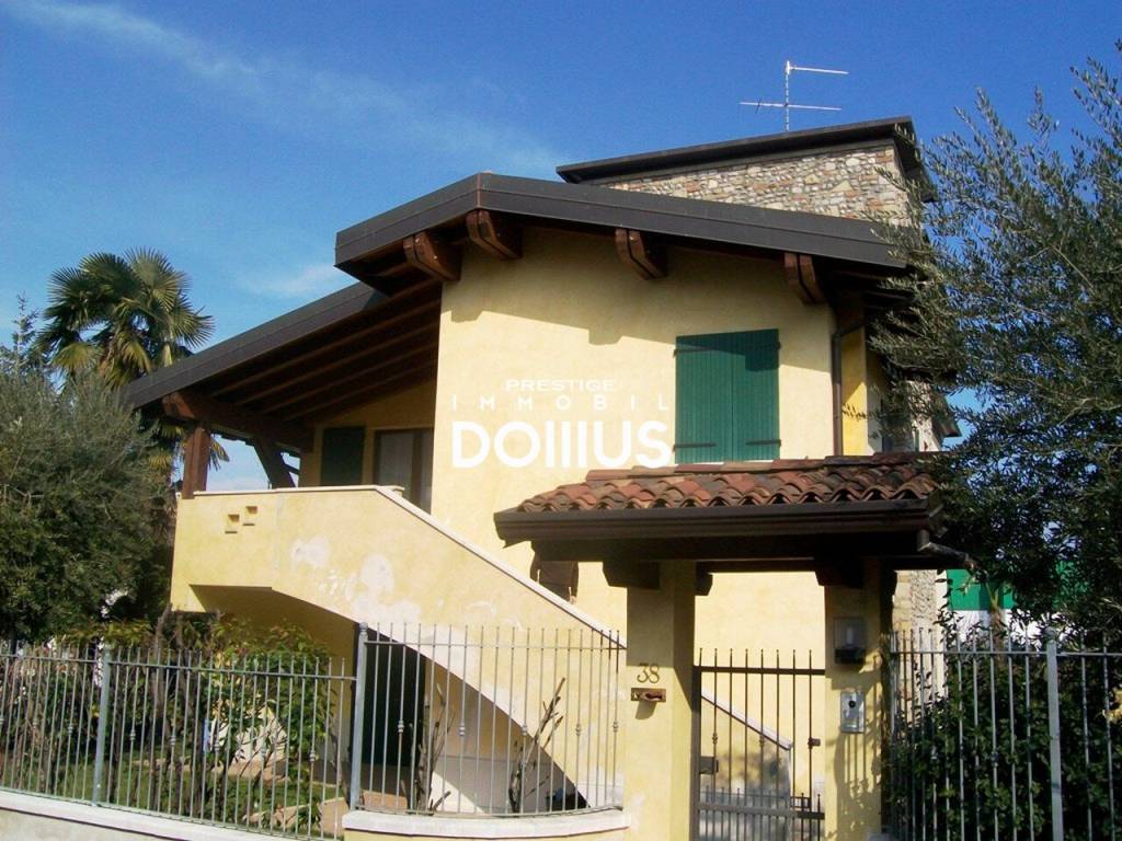 Villa Bifamiliare in vendita a Desenzano del Garda via Giambattista Tiepolo