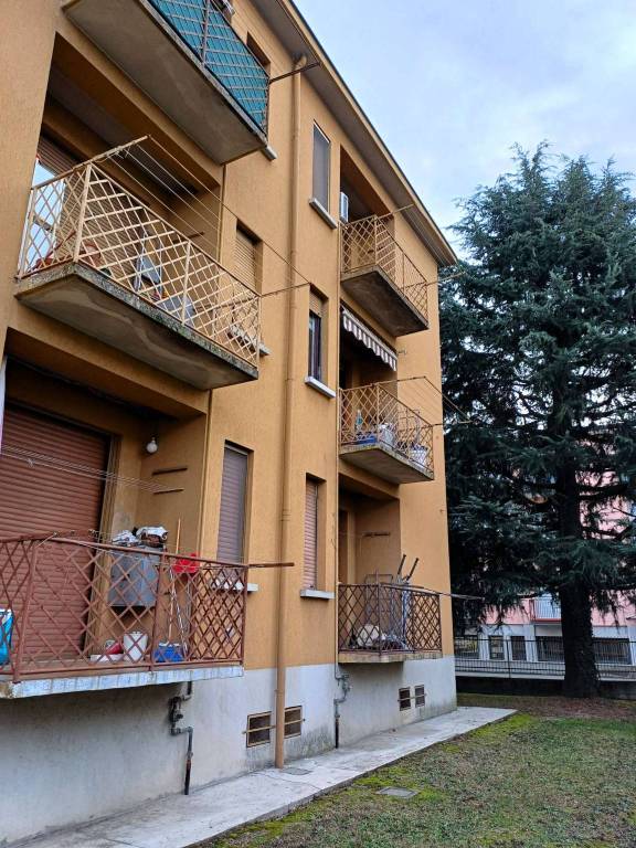 Appartamento in vendita a Cornate d'Adda via Battisti