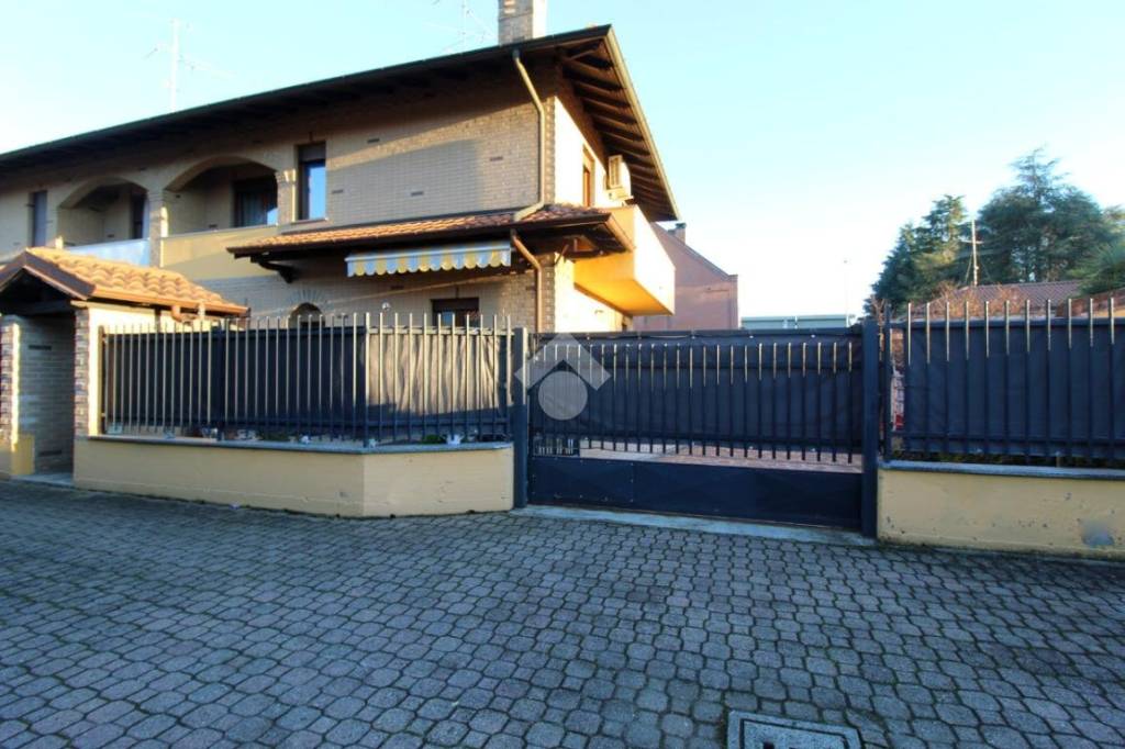 Villa Bifamiliare in vendita a Rescaldina via Cardinal Schuster, 9