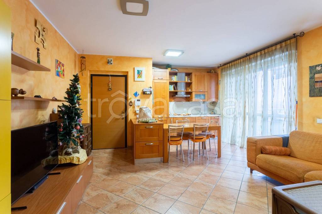Appartamento in vendita a Milano via Carlo Perini, 24