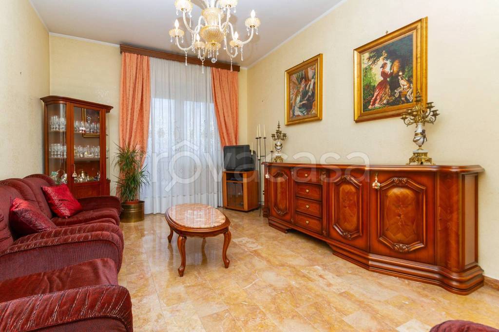 Appartamento in vendita a Torino via Gubbio, 42
