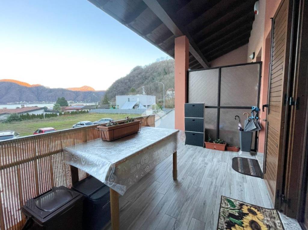 Villa a Schiera in vendita a Lavena Ponte Tresa via Prada, 42