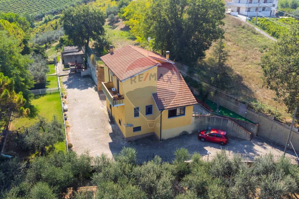 Villa in vendita a Chieti strada La Torre, 23