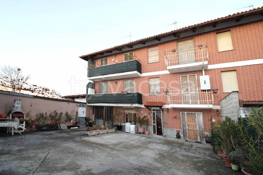 Casa Indipendente in vendita a Govone via Craviano, 35