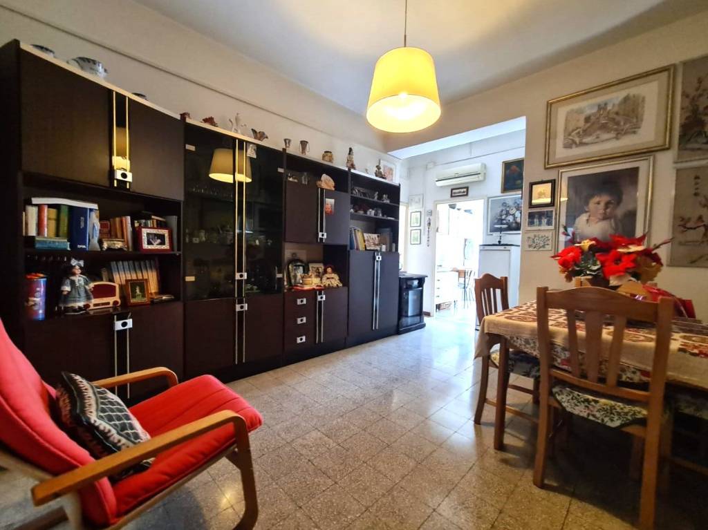 Appartamento in vendita a Roma via dei Meli