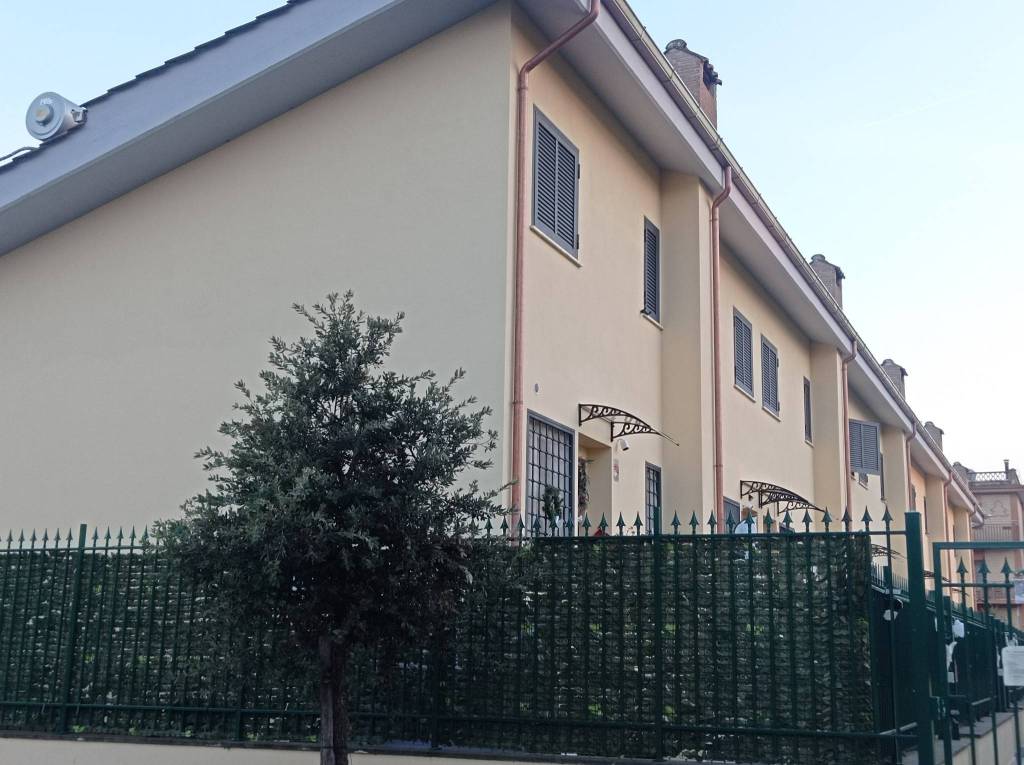 Villa Bifamiliare in vendita a Roma via Santa Marina Salina