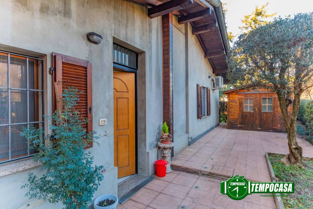 Appartamento in vendita a Carate Brianza via Gaetano Donizetti, 34